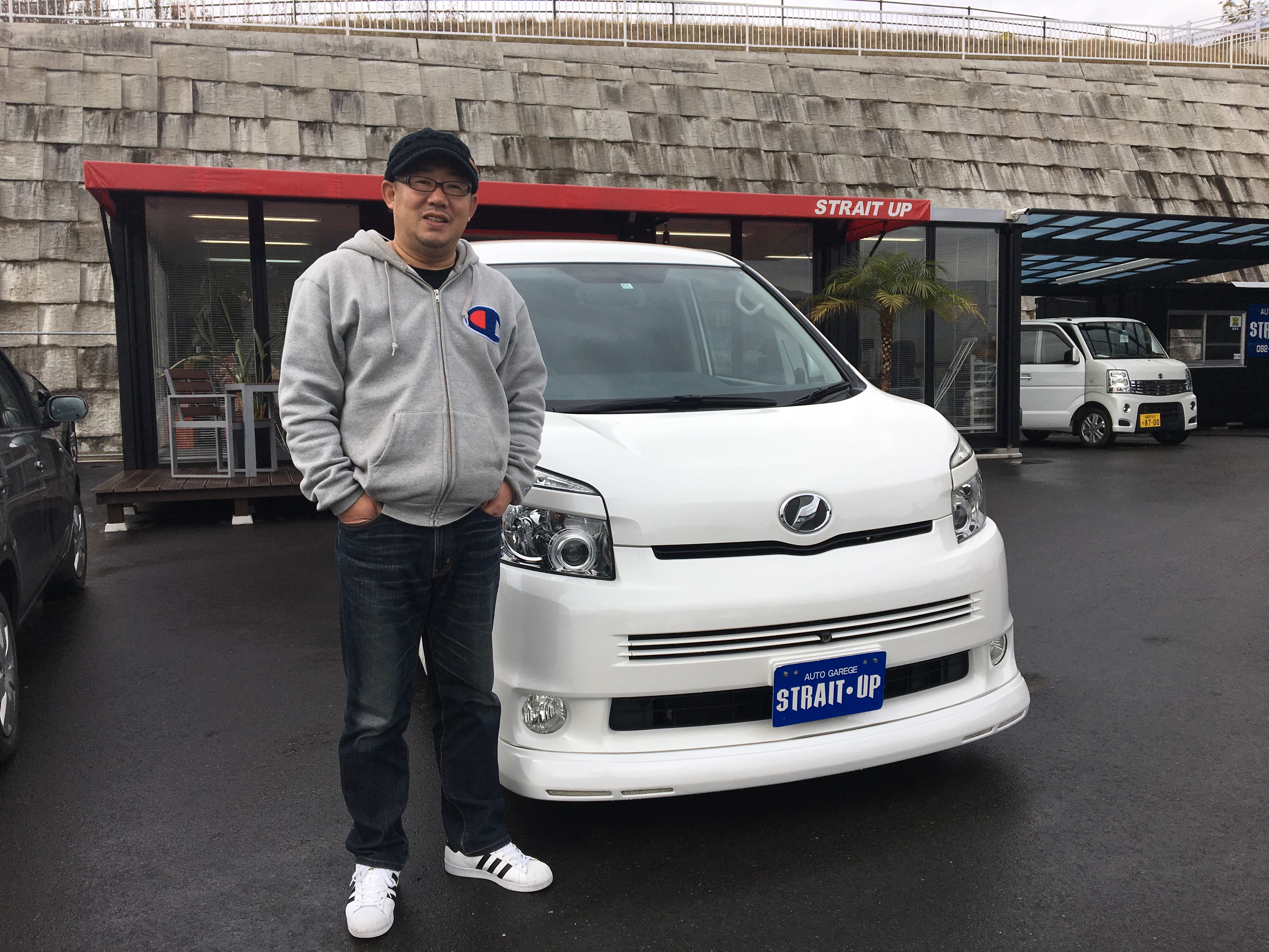H29.12.12 福岡市 H様 トヨタ ヴォクシーZS